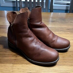 Taos Zip It Leather Ankle Boots | US 5–5.5 (EU 36) | Arch Support | 9196-COG